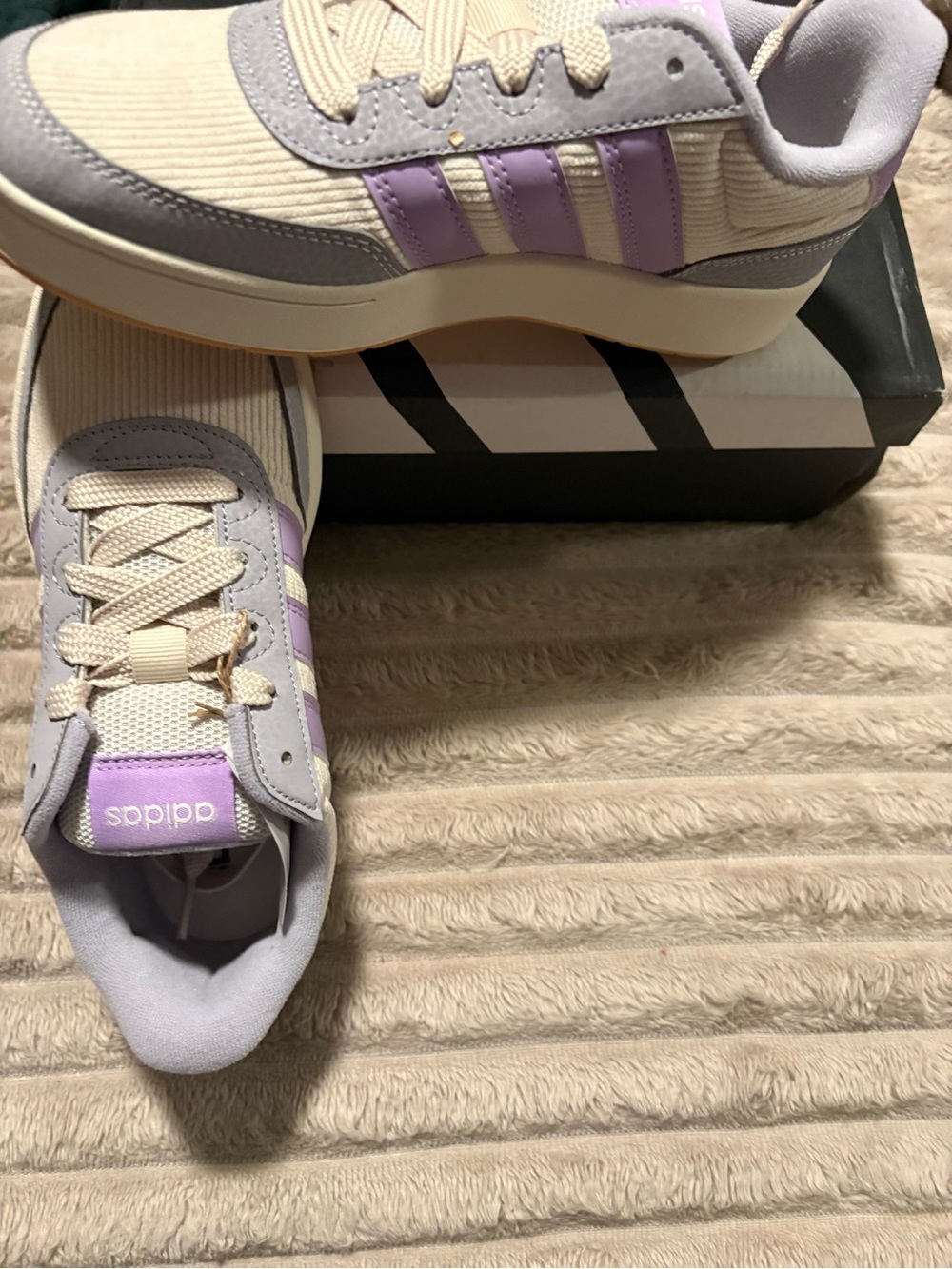 adidas girls Cream and Lavender Low-Top Sneakers BNWT- AT-3/132